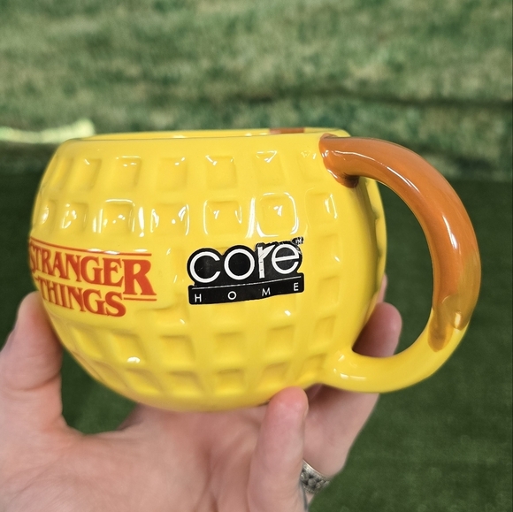 Stranger Things Core Home Round Embossed Waffle 18fl.oz Mug NEW! - Picture 5 of 11